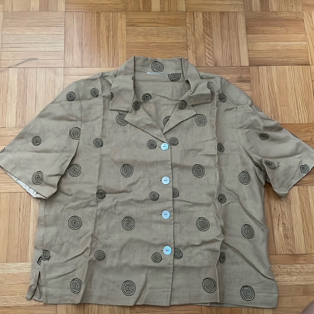 Button down shirt spiral design